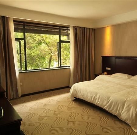 Yangshuo Hua Xiang Man Ting West Street Hotel Стая снимка